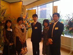 会員の方たちと記念写真