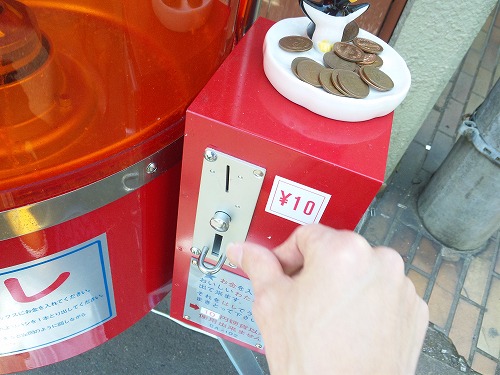 10円を入れる図（＾＾