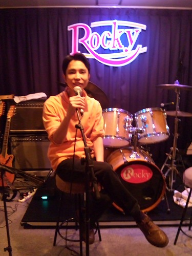 ロッキーで歌う真似をする取次（＾＾（笑）