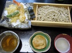 おろし大根セットのソバ