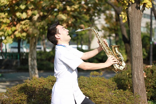 楽しんでいる様子の上村さん（＾＾