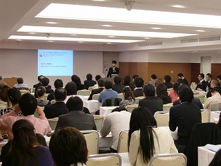 道端やす代さんの人生繁盛会X'mas大交流会の様子