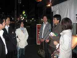 飲み会が終わった時の様子、六本木ヒルズ近くで・・・